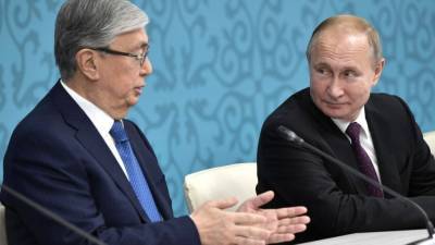 Путин обсудил с Токаевым вопрос применения вакцины "Спутник V" в Казахстане