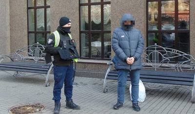 В Киеве мошенник обманул пенсионерку на семь тысяч долларов