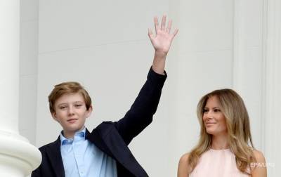 Меланию Трамп раскритиковали из-за поздравления сына