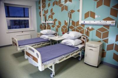 В Петербурге свернули 50% коек для пациентов с коронавирусом