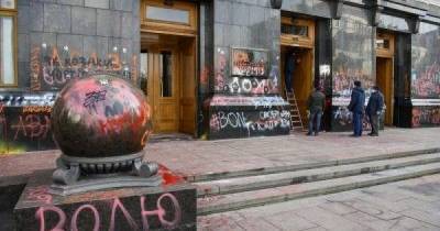 Ермак рассказал послам G7 о причастности Порошенко к вандализму на Банковой, — эксперт