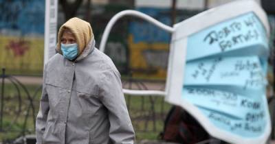 Украинцев из "красных" зон обязали ходить в масках на улице: постановление правительства