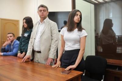 Сестер Хачатурян признали потерпевшими по делу о сексуальном насилии