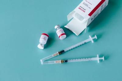Вакцина от коронавируса: бояться ли последствий и какая цена препарата от разных компаний