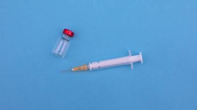 США: AstraZeneca могла включить устаревшие данные в отчет об испытаниях вакцины