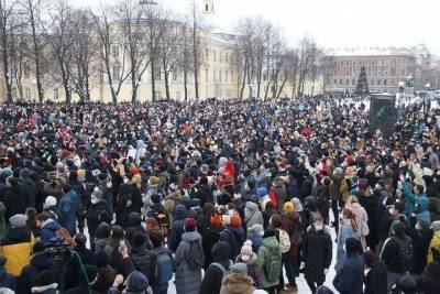 Суд в Петербурге вынес приговор многодетному отцу, толкнувшему силовика на митинге