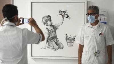 Картину Бэнкси Game changer продали на аукционе за рекордные 23 млн долларов