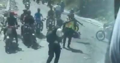 В Гаити вооруженные лица захватили автобус со сборной Белиза: видео жесткого нападения