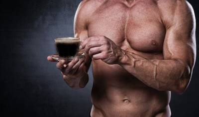 Физиологи подтвердили: крепкий кофе за полчаса до тренировки усиливает сжигание жира
