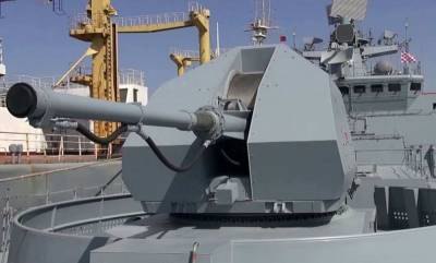 Фрегаты ВМФ РФ провели учебный бой против кораблей противника в Черном море, где проходят маневры НАТО