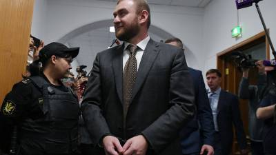 Экс-сенатор Арашуков попросит суд рассмотреть его дело с участием присяжных