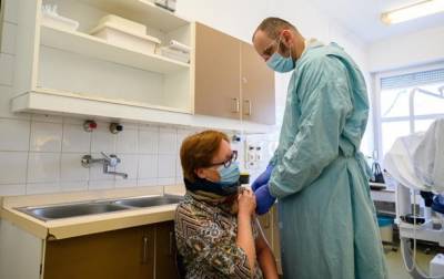На вакцинацию записались 300 тысяч украинцев