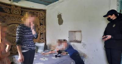 Жили в плохих условиях: в Хмельницкой области у матери забрали пятерых детей