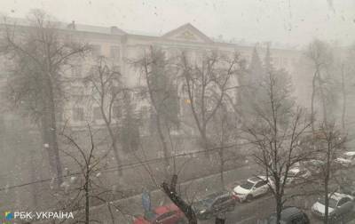 Киев накрыла метель: ситуация на дорогах