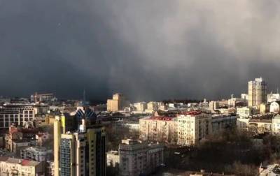 Буря в Киеве: опубликовано зрелищное видео