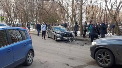 Mercedes сбил двух женщин в Москве, водитель сбежал