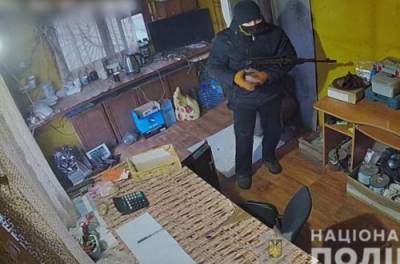 На Донбассе неизвестный ограбил пункт приема металлолома и ранил человека