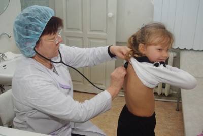 Верховный суд признал законным отстранение от занятий детей без прививок