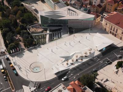Соответствие современности руками студентов: невероятная реконструкция площади в Хорватии