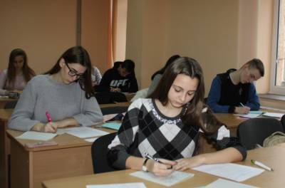 В украинских школах учеников обучают на 11 языках, в том числе и на русском, – Шкарлет