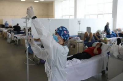 Медсестры падают в обморок: в больницы Ровно постоянно привозят больных. ВИДЕО