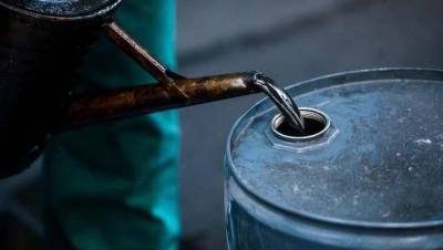 Цены на нефть стремительно падают