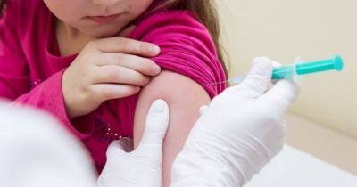 Верховный суд признал законным отстранение от занятий в школах детей без прививок