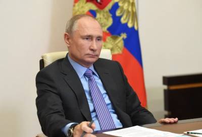 Владимир Путин привился российской вакциной от COVID-19
