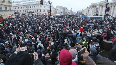 Первый приговор за митинг, возвращение мигрантов, задержание на таможне: Петербург 23 марта