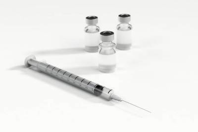 150 смолян привились новой вакциной «Спутник-лайт»
