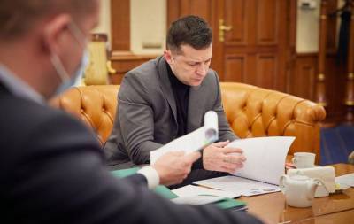 Зеленский подписал санкции против граждан РФ