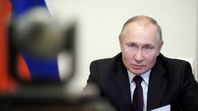Владимир Путин привился "одной из трёх российских вакцин"