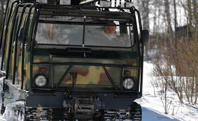 HBL (Финляндия): Путин в роскошном охотничьем костюме сел за руль гусеничного вездехода