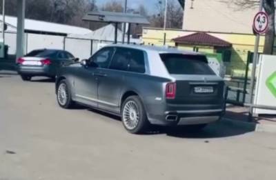В Украине на газовой заправке засняли роскошный кроссовер Rolls-Royce