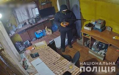 В Славянске неизвестный с автоматом напал на пункт приема металлолома