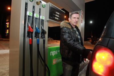 Автомобильный эксперт раскрыл россиянам способы сэкономить бензин