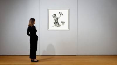Картину Бэнкси о медсестре продали за $23 млн: это рекорд для художника