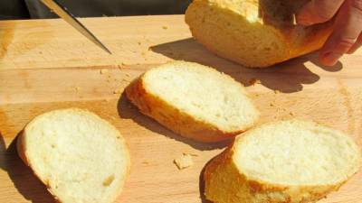 Диетолог призвала отказаться от свежего хлеба