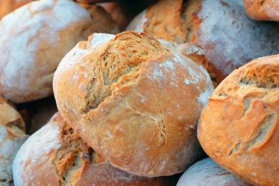 Диетолог предостерегла от употребления свежего хлеба из-за высокой кислотности