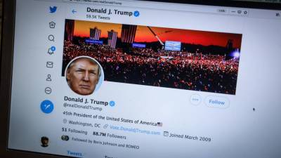 Дональд Трамп - Берни Сандерс - Сенатор-демократ раскритиковал Twitter за блокировку аккаунта Трампа - iz.ru - New York - штат Вермонт