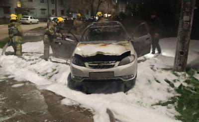 В Ташкенте сгорела "Ласетти". Правоохранители выясняют причины пожара. Фото