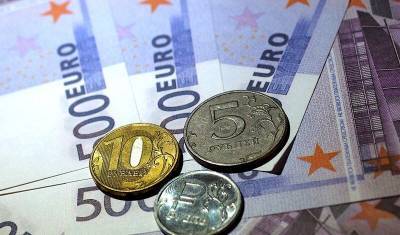 Евро впервые за месяц подорожал до 91 рубля