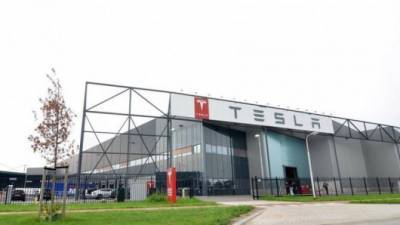 Tesla закрывает свой первый завод в Европе