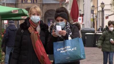 Власти ряда европейских стран вынуждены вводить новые жесткие ограничения из-за распространения коронавируса