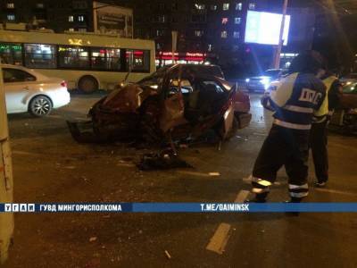 Четыре человека пострадали при столкновении двух авто и троллейбуса в Минске