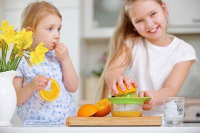 Врач призвала родителей включать в рацион ребенка больше овощей и фруктов весной