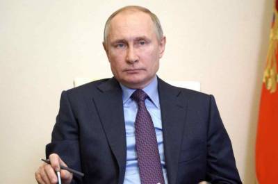 Политолог Наумов призвал россиян последовать примеру Путина и привиться