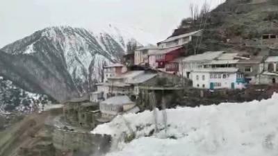 В Дагестане готовятся расчищать дорогу, которую завалила мощная лавина