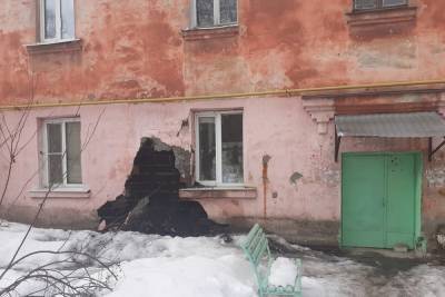 На улице Ленинского комсомола в Рязани разрушается дом