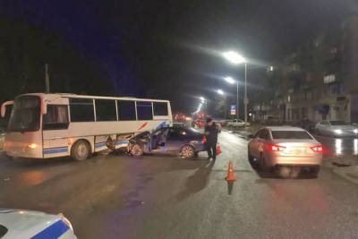 В Тамбове столкнулись автобус и легковушка: есть пострадавшие